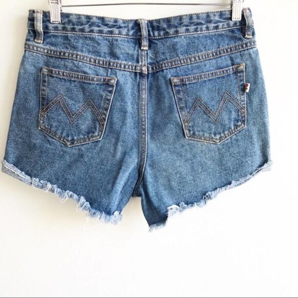 MinkPink Slasher Distressed Jean Shorts medium - Picture 3 of 6